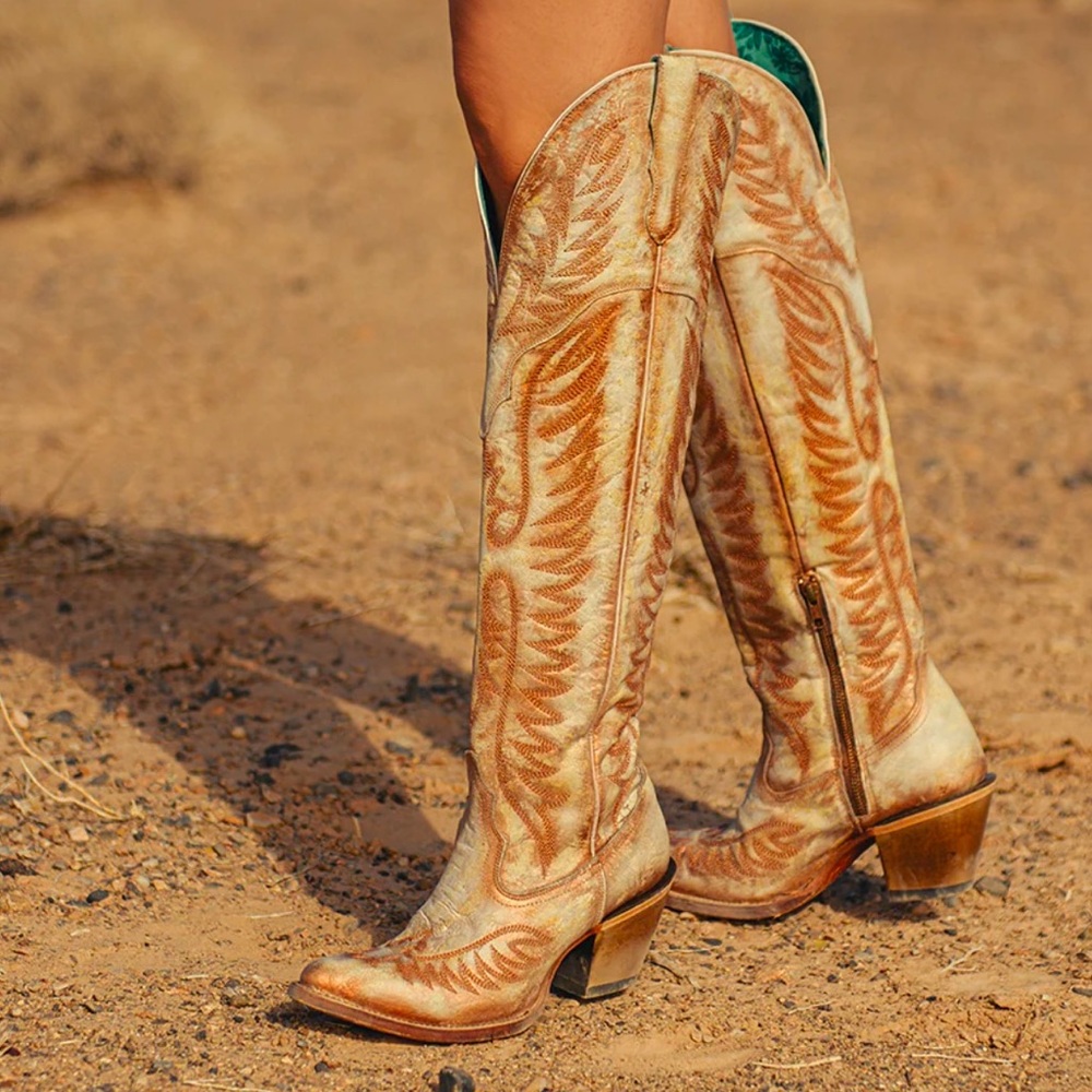 New with tags: Corral West: A4212 - SLEEK BONE COLORED TALL TOP size 7.5